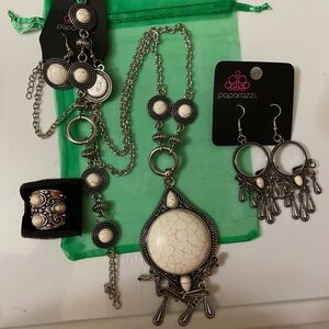 Paparazzi Silver and Cream Necklace Set